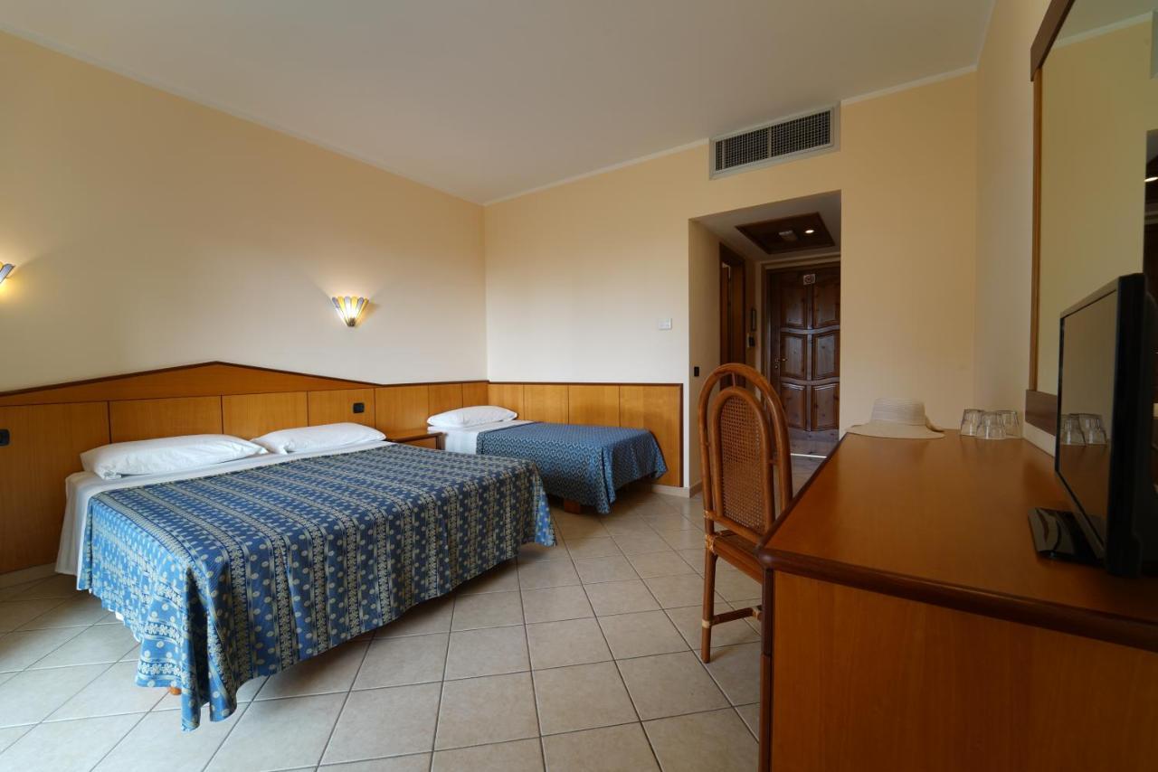 Villaggio Torre Ruffa Robinson Capo Vaticano Kültér fotó
