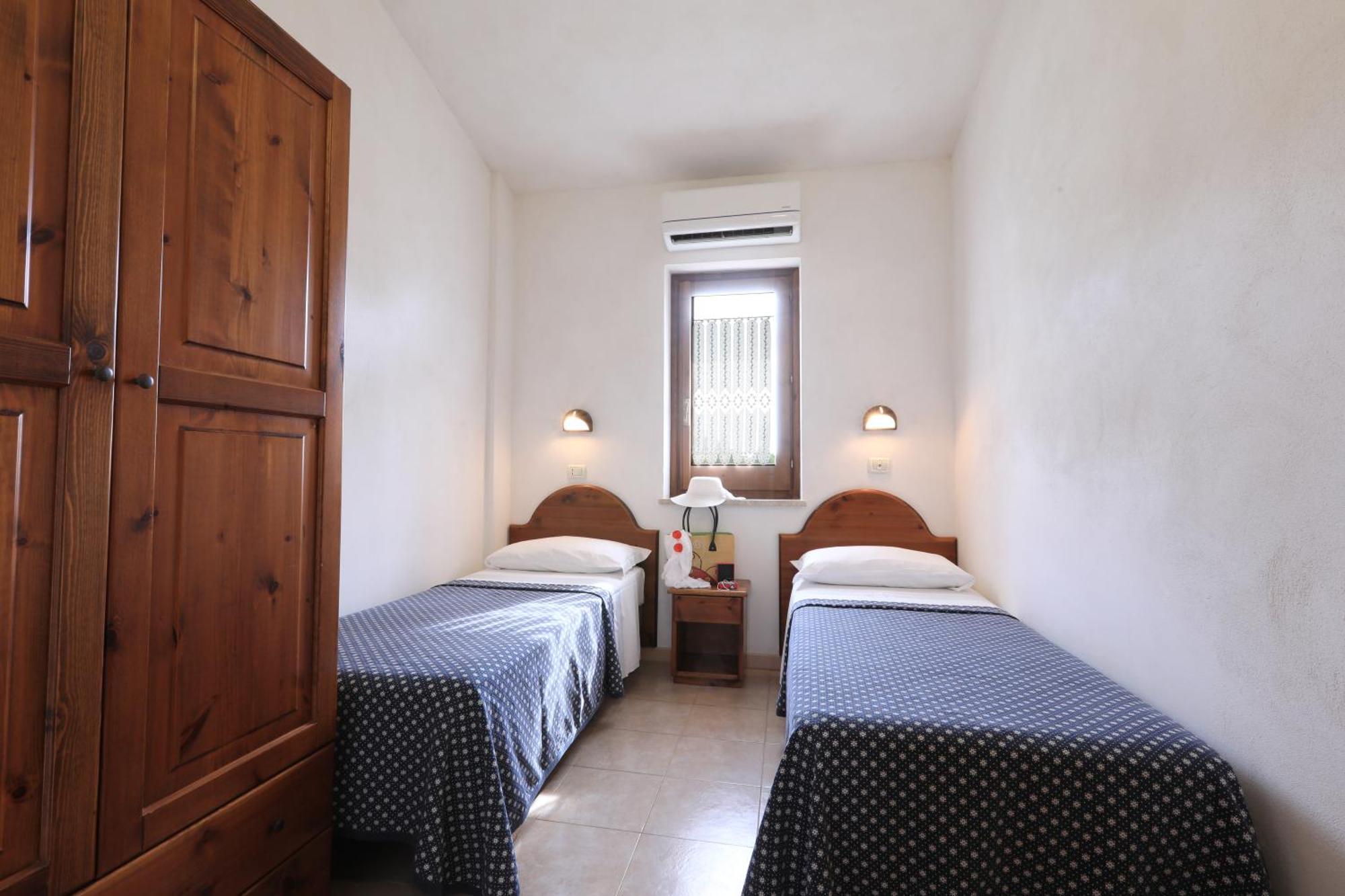 Villaggio Torre Ruffa Robinson Capo Vaticano Szoba fotó